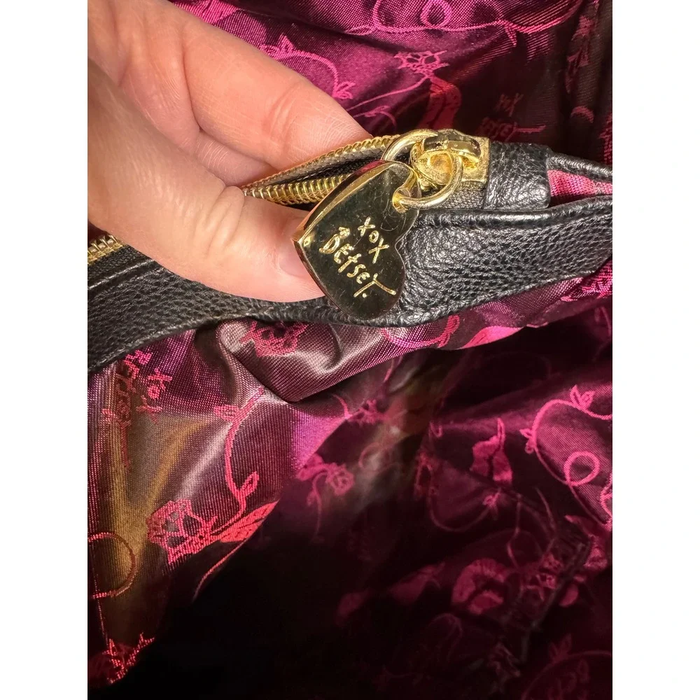 Betsey Johnson Cream Quilted Heart Tote Bag with Large Black Bow Gold Hardware - Picture 7 of 9